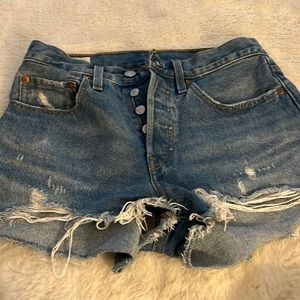 Levi’s 501 button fly shorts size 26 excellent condition